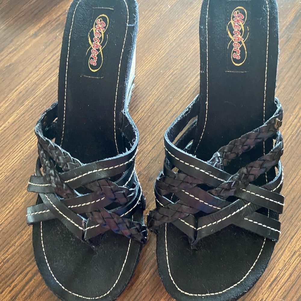 Size 9 sandal by Skechers